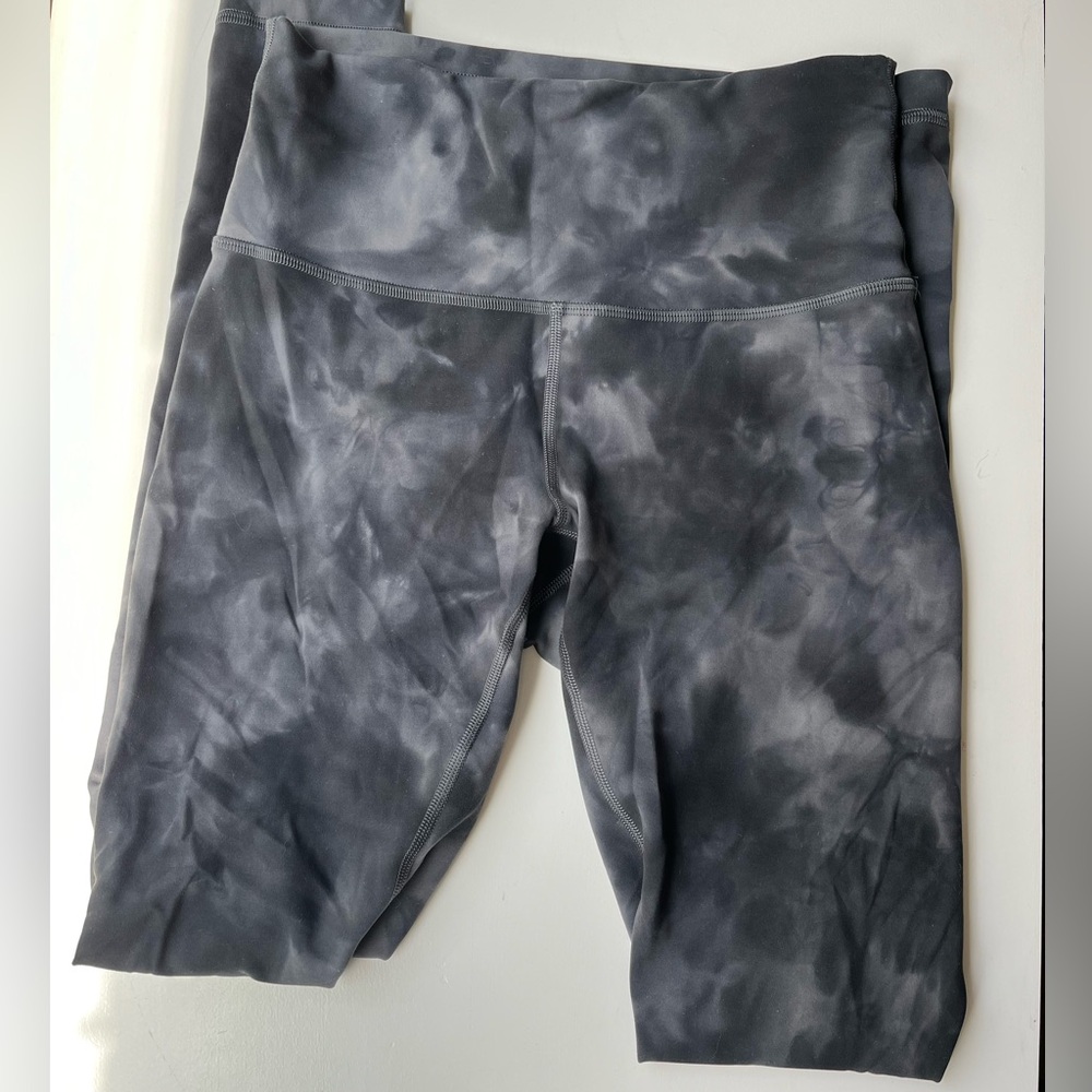 Lululemon Wunder Train 28 inch Leggings Size 6